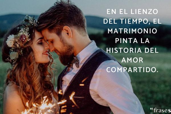 Frases para honrar al matrimonio - En el lienzo del tiempo, el matrimonio pinta la historia del amor compartido.
