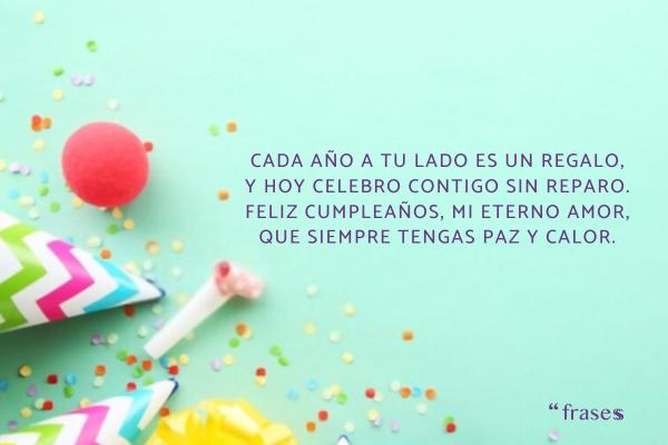 Poemas para el amor de mi vida - Cada año a tu lado es un regalo,
y hoy celebro contigo sin reparo.
Feliz cumpleaños, mi eterno amor,
que siempre tengas paz y calor.