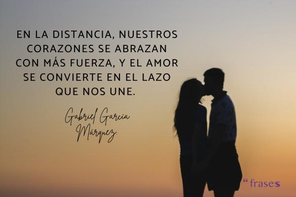 Poemas para el amor de mi vida - En la distancia, nuestros corazones se abrazan con más fuerza, y el amor se convierte en el lazo que nos une. 