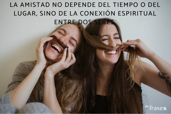 Frases de budismo tibetano - La amistad no depende del tiempo o del lugar, sino de la conexión espiritual entre dos seres.