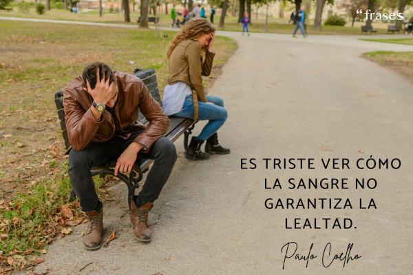 Frases de desengaños familiares - Es triste ver cómo la sangre no garantiza la lealtad.