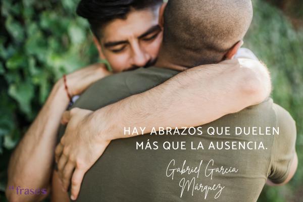 Frases de desengaños familiares - Hay abrazos que duelen más que la ausencia.