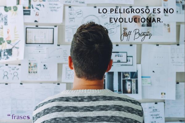 Frases de Jeff Bezos - Lo peligroso es no evolucionar.