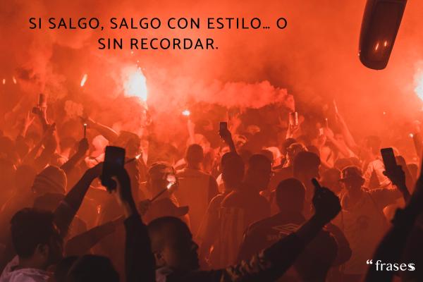Frases para camisetas de fiestas de pueblo - Si salgo, salgo con estilo… o sin recordar.