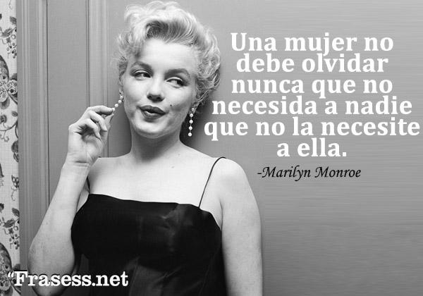Frases de Marilyn Monroe - Una mujer no debe olvidar nunca que no necesita a nadie que no la necesite a ella.