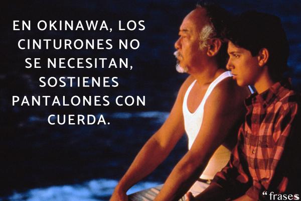 Frases de Karate Kid - En Okinawa, los cinturones no se necesitan, sostienes pantalones con cuerda.