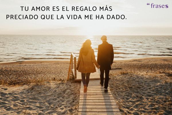Frases para una mujer especial - Tu amor es el regalo más preciado que la vida me ha dado.