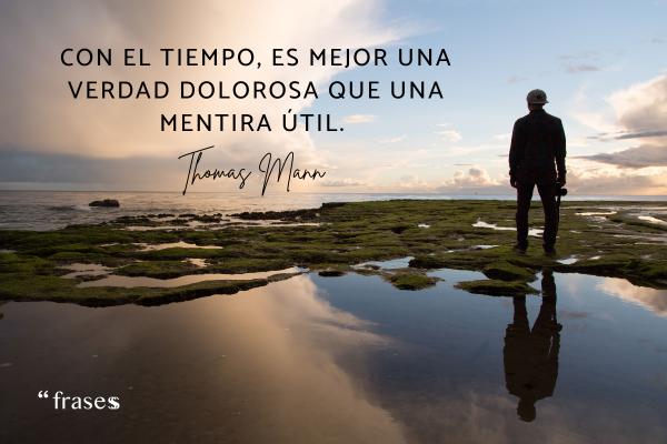 Frases sobre la verdad y la mentira - Con el tiempo, es mejor una verdad dolorosa que una mentira útil. 