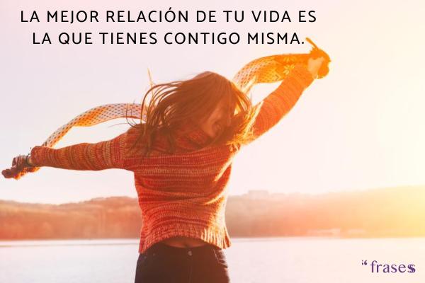 Frases de mujer empoderada - La mejor relación de tu vida es la que tienes contigo misma.