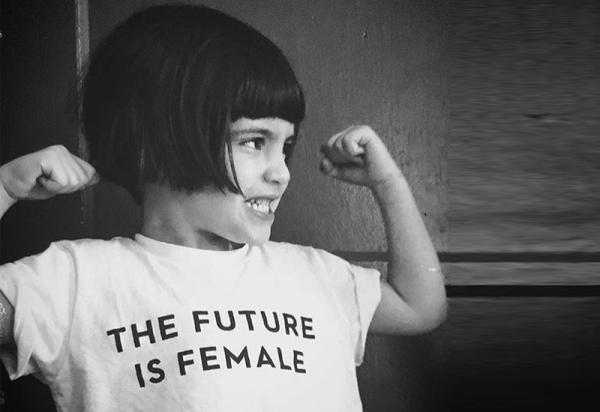 Frases feministas - El futuro es mujer.