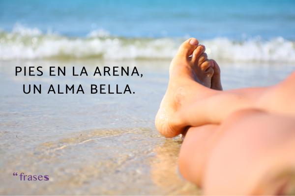 Frases sobre pies - Pies en la arena, un alma bella.