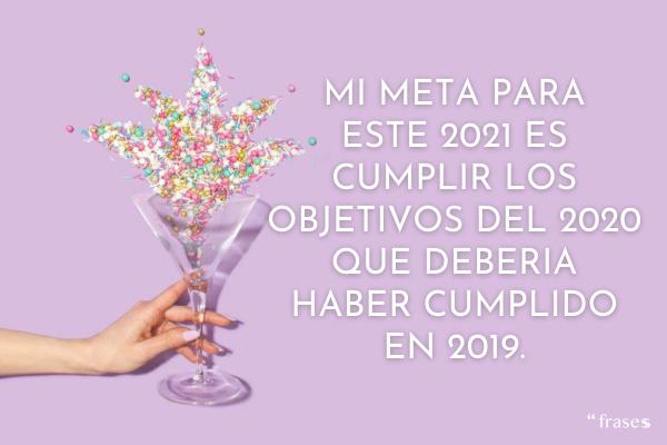 Frases de Año Nuevo 2026 - Mi meta para el 2026 es cumplir los objetivos del 2025 que debería haber cumplido en 2024.