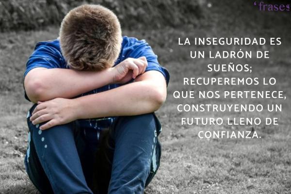 Frases para superar la inseguridad - La inseguridad es un ladrón de sueños; recuperemos lo que nos pertenece, construyendo un futuro lleno de confianza.