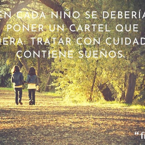 60 frases de INOCENCIA de una mujer y de niños.