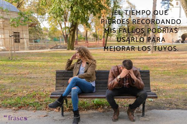 Frases para personas que te echan en cara las cosas - El tiempo que pierdes recordando mis fallos podrías usarlo para mejorar los tuyos.