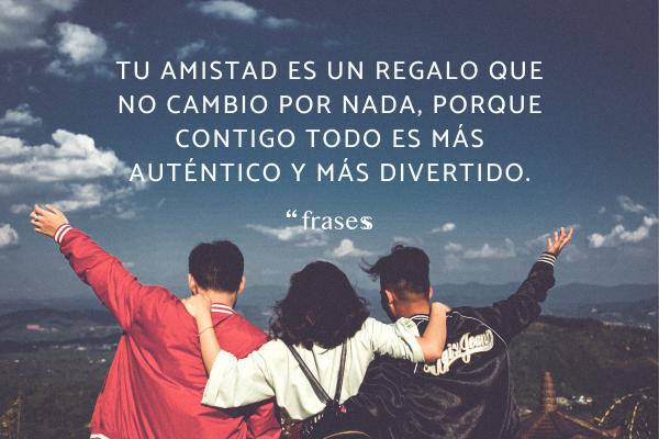 Frases de cariño para una persona especial - Tu amistad es un regalo que no cambio por nada, porque contigo todo es más auténtico y más divertido.