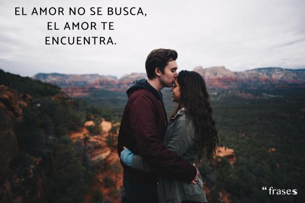Frases de amor intenso - El amor no se busca, el amor te encuentra.