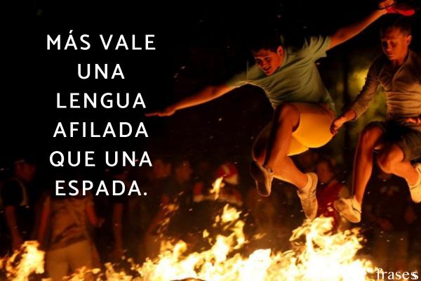 Frases gallegas - Más vale una lengua afilada que una espada.