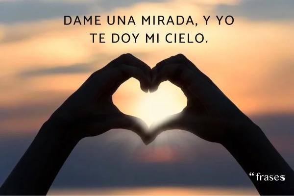 Frases para emocionar a tu novio - Dame una mirada, y yo te doy mi cielo.