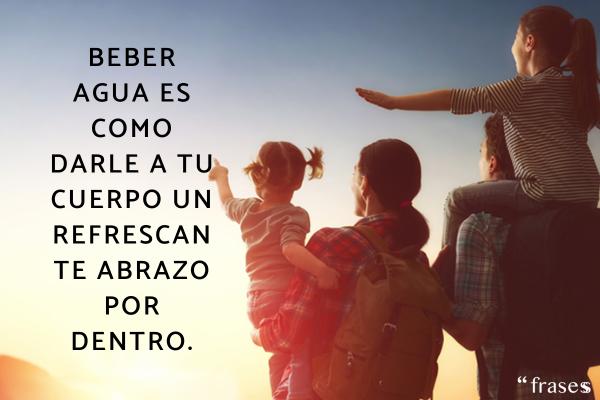 Frases de salud y bienestar - Beber agua es como darle a tu cuerpo un refrescante abrazo por dentro.
