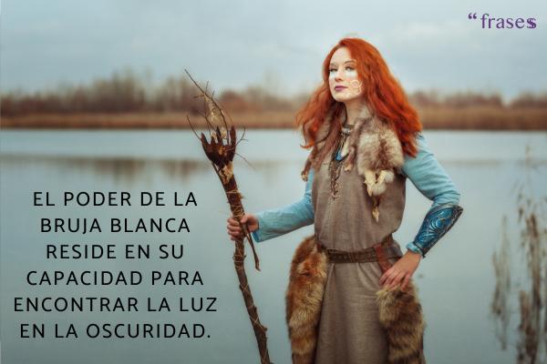 Frases de brujas blancas - El poder de la bruja blanca reside en su capacidad para encontrar la luz en la oscuridad.