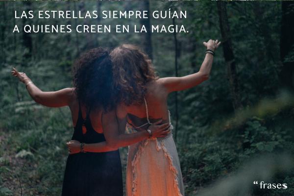 Frases de brujas blancas - Las estrellas siempre guían a quienes creen en la magia.
